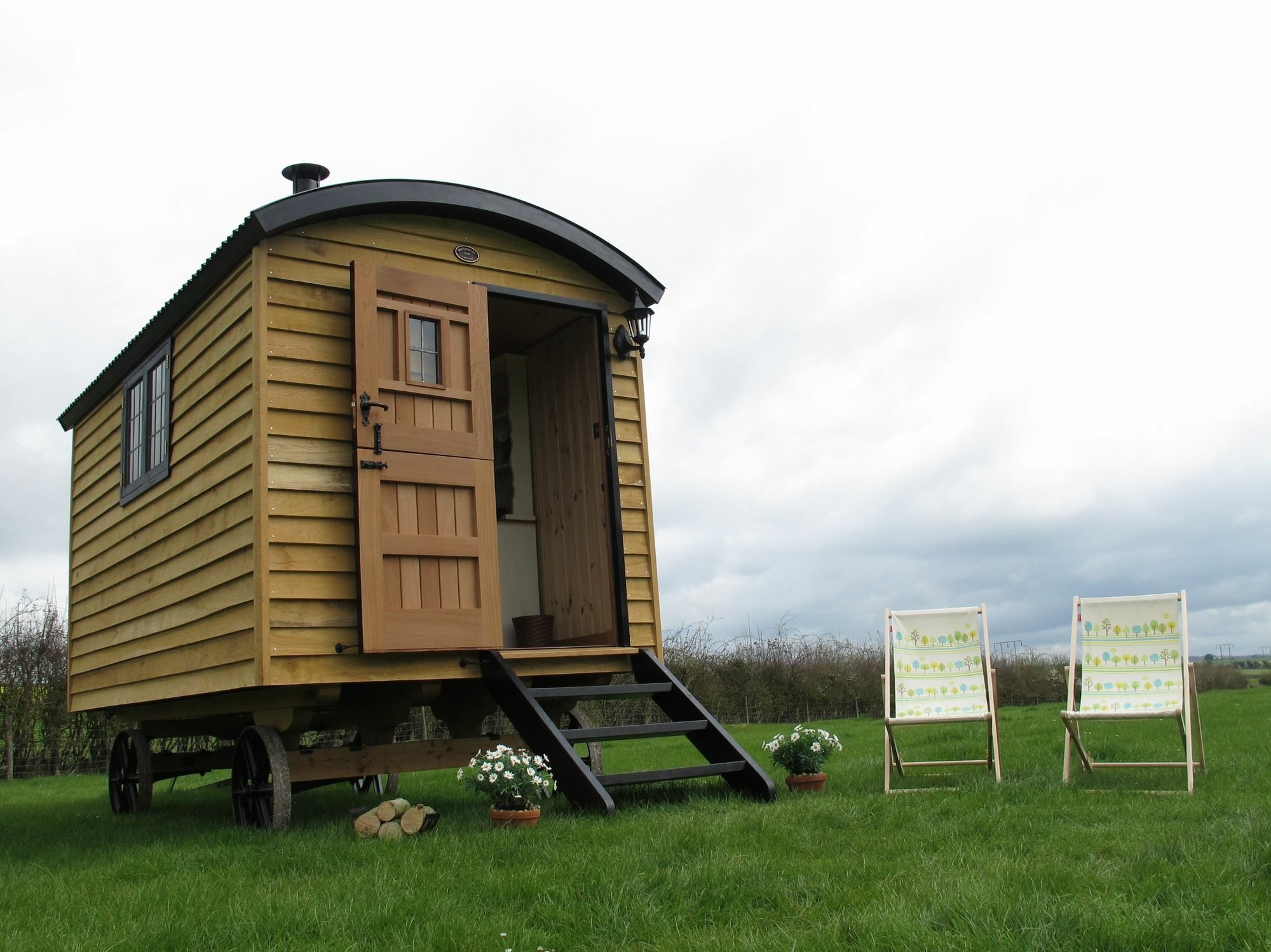 Marshwood Farm B&B And Shepherds Hut Dinton  المظهر الخارجي الصورة